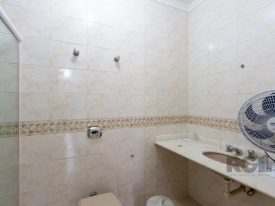 Casa à venda com 309m², 3 quartos, 2 suítes, 3 vagas no bairro Ipanema em Porto Alegre - Foto 52