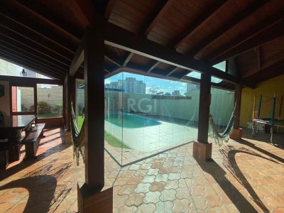 Casa à venda com 247m², 3 quartos, 2 vagas no bairro Vila Ipiranga em Porto Alegre - Foto 11