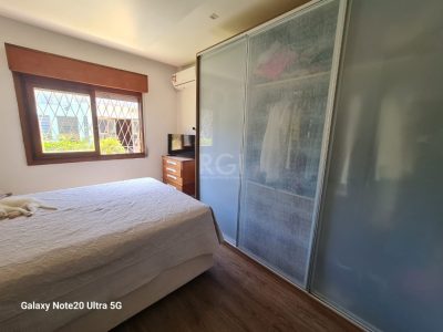 Casa à venda com 257m², 3 quartos, 1 suíte, 4 vagas no bairro Ipanema em Porto Alegre - Foto 12