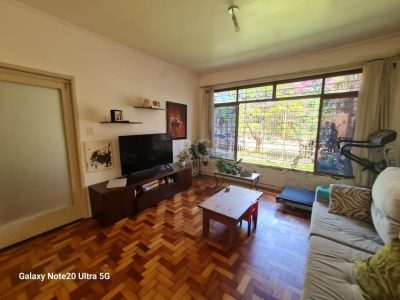 Casa à venda com 257m², 3 quartos, 1 suíte, 4 vagas no bairro Ipanema em Porto Alegre - Foto 6