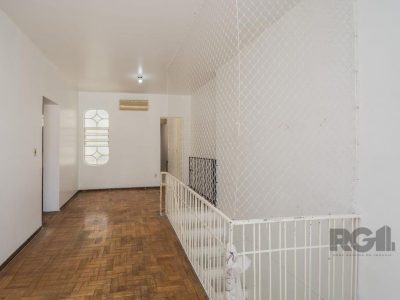 Casa à venda com 132m², 4 quartos no bairro Centro Histórico em Porto Alegre - Foto 3