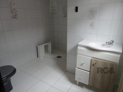 Casa à venda com 306m², 3 quartos, 1 suíte, 1 vaga no bairro Vila Ipiranga em Porto Alegre - Foto 23