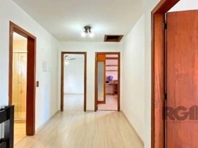 Casa à venda com 206m², 3 quartos, 1 suíte, 4 vagas no bairro Ipanema em Porto Alegre - Foto 27