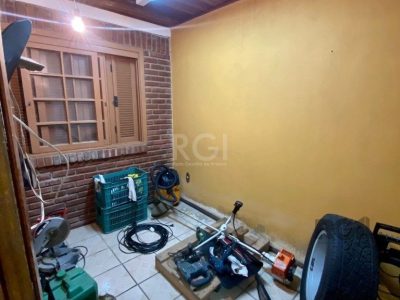 Casa à venda com 90m², 2 quartos, 4 vagas no bairro Ipanema em Porto Alegre - Foto 8