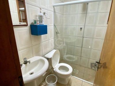 Casa à venda com 90m², 2 quartos, 4 vagas no bairro Ipanema em Porto Alegre - Foto 10