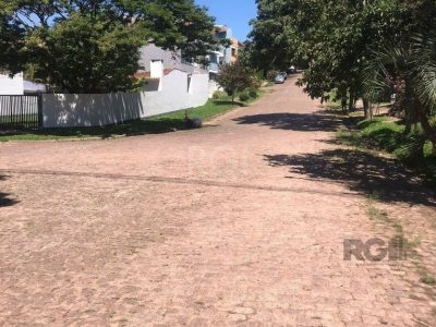 Casa à venda com 90m², 2 quartos, 4 vagas no bairro Ipanema em Porto Alegre - Foto 13