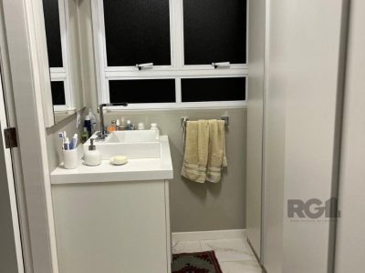 Apartamento à venda com 74m², 2 quartos, 1 suíte, 1 vaga no bairro Moinhos de Vento em Porto Alegre - Foto 10