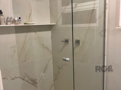 Apartamento à venda com 74m², 2 quartos, 1 suíte, 1 vaga no bairro Moinhos de Vento em Porto Alegre - Foto 11