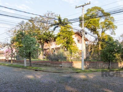 Casa à venda com 364m², 4 quartos, 1 suíte, 5 vagas no bairro Cristal em Porto Alegre - Foto 3