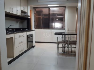 Apartamento à venda com 115m², 3 quartos, 1 suíte, 1 vaga no bairro Petrópolis em Porto Alegre - Foto 2