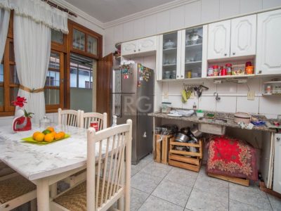 Casa à venda com 360m², 4 quartos, 1 suíte no bairro Cristal em Porto Alegre - Foto 9