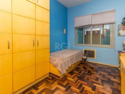 Casa à venda com 360m², 4 quartos, 1 suíte no bairro Cristal em Porto Alegre - Foto 11