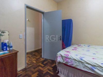 Casa à venda com 360m², 4 quartos, 1 suíte no bairro Cristal em Porto Alegre - Foto 17