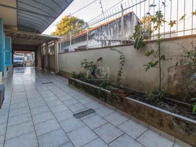 Casa à venda com 360m², 4 quartos, 1 suíte no bairro Cristal em Porto Alegre - Foto 34