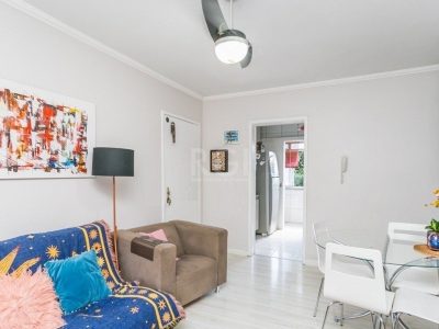 Apartamento à venda com 74m², 2 quartos, 1 vaga no bairro Floresta em Porto Alegre - Foto 2