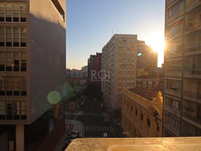 Apartamento à venda com 144m², 3 quartos, 1 suíte, 1 vaga no bairro Centro Histórico em Porto Alegre - Foto 25