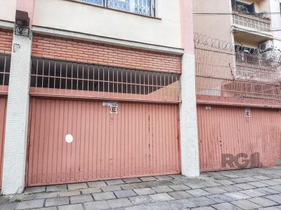 Apartamento à venda com 129m², 3 quartos, 1 suíte, 1 vaga no bairro Santana em Porto Alegre - Foto 2