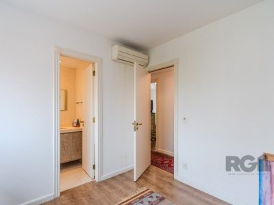 Apartamento à venda com 161m², 3 quartos, 3 suítes, 3 vagas no bairro Moinhos de Vento em Porto Alegre - Foto 44