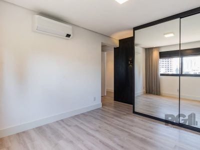 Apartamento à venda com 130m², 3 quartos, 3 suítes, 3 vagas no bairro Petrópolis em Porto Alegre - Foto 31