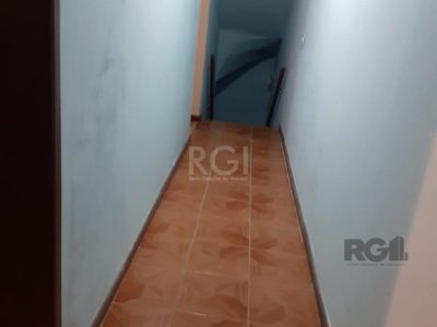 Casa à venda com 205m², 3 quartos, 1 suíte, 5 vagas no bairro Medianeira em Porto Alegre - Foto 8