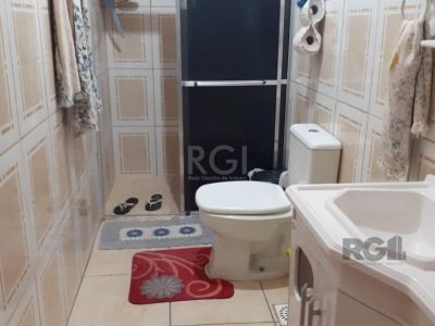 Casa à venda com 205m², 3 quartos, 1 suíte, 5 vagas no bairro Medianeira em Porto Alegre - Foto 9