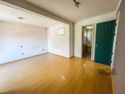 Casa Condominio à venda com 253m², 3 quartos, 3 suítes, 2 vagas no bairro Ipanema em Porto Alegre - Foto 33