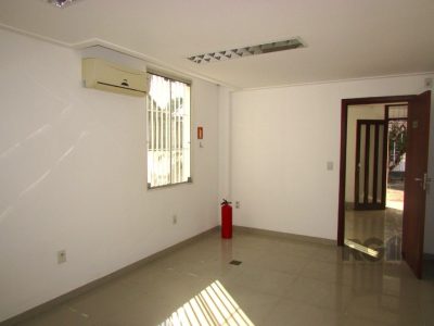 Casa à venda com 196m², 4 quartos, 6 vagas no bairro Passo d'Areia em Porto Alegre - Foto 2