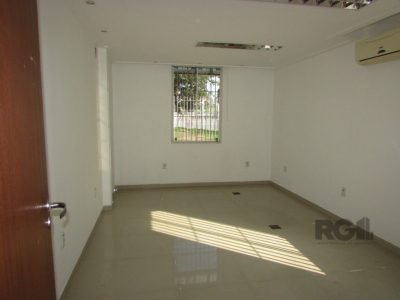 Casa à venda com 196m², 4 quartos, 6 vagas no bairro Passo d'Areia em Porto Alegre - Foto 6