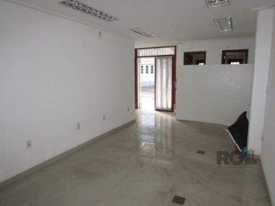 Casa à venda com 196m², 4 quartos, 6 vagas no bairro Passo d'Areia em Porto Alegre - Foto 8