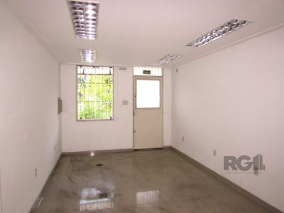 Casa à venda com 196m², 4 quartos, 6 vagas no bairro Passo d'Areia em Porto Alegre - Foto 9