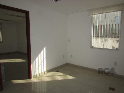 Casa à venda com 196m², 4 quartos, 6 vagas no bairro Passo d'Areia em Porto Alegre - Foto 10