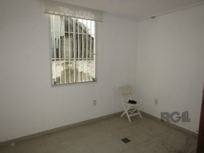 Casa à venda com 196m², 4 quartos, 6 vagas no bairro Passo d'Areia em Porto Alegre - Foto 11