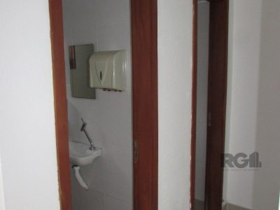 Casa à venda com 196m², 4 quartos, 6 vagas no bairro Passo d'Areia em Porto Alegre - Foto 13