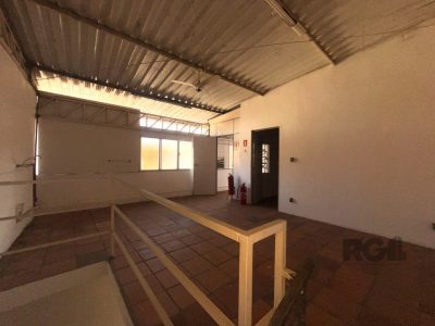 Casa à venda com 196m², 4 quartos, 6 vagas no bairro Passo d'Areia em Porto Alegre - Foto 24