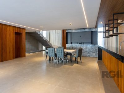 Casa à venda com 380m², 3 quartos, 3 suítes, 4 vagas no bairro Medianeira em Porto Alegre - Foto 16