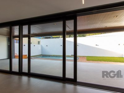 Casa à venda com 380m², 3 quartos, 3 suítes, 4 vagas no bairro Medianeira em Porto Alegre - Foto 20