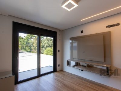 Casa à venda com 380m², 3 quartos, 3 suítes, 4 vagas no bairro Medianeira em Porto Alegre - Foto 31