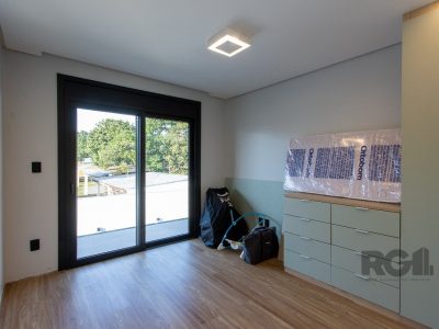 Casa à venda com 380m², 3 quartos, 3 suítes, 4 vagas no bairro Medianeira em Porto Alegre - Foto 37