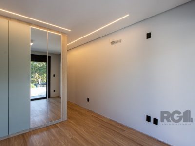 Casa à venda com 380m², 3 quartos, 3 suítes, 4 vagas no bairro Medianeira em Porto Alegre - Foto 39