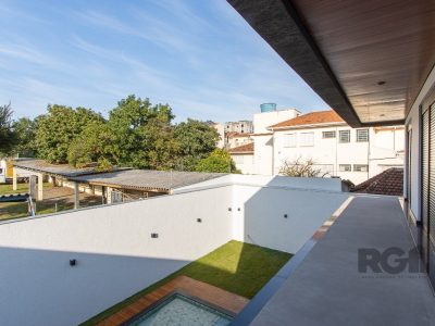 Casa à venda com 380m², 3 quartos, 3 suítes, 4 vagas no bairro Medianeira em Porto Alegre - Foto 48