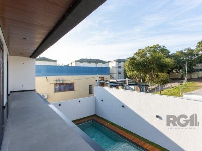 Casa à venda com 380m², 3 quartos, 3 suítes, 4 vagas no bairro Medianeira em Porto Alegre - Foto 50