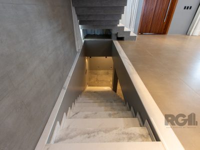 Casa à venda com 380m², 3 quartos, 3 suítes, 4 vagas no bairro Medianeira em Porto Alegre - Foto 51