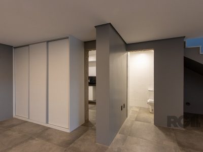 Casa à venda com 380m², 3 quartos, 3 suítes, 4 vagas no bairro Medianeira em Porto Alegre - Foto 55