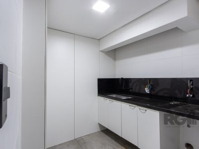 Casa à venda com 380m², 3 quartos, 3 suítes, 4 vagas no bairro Medianeira em Porto Alegre - Foto 57