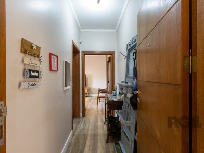 Apartamento à venda com 67m², 2 quartos no bairro Medianeira em Porto Alegre - Foto 2