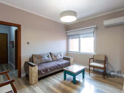 Apartamento à venda com 67m², 2 quartos no bairro Medianeira em Porto Alegre - Foto 4