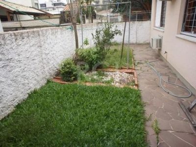 Casa à venda com 187m², 3 quartos, 1 suíte, 2 vagas no bairro Jardim Lindóia em Porto Alegre - Foto 10