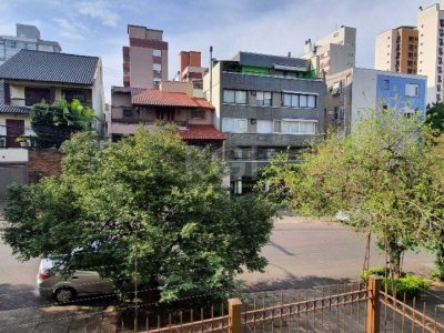 Apartamento à venda com 93m², 3 quartos, 1 suíte, 1 vaga no bairro Petrópolis em Porto Alegre - Foto 15