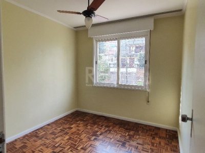 Apartamento à venda com 93m², 3 quartos, 1 suíte, 1 vaga no bairro Petrópolis em Porto Alegre - Foto 2