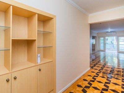 Apartamento à venda com 143m², 3 quartos, 1 suíte, 1 vaga no bairro Moinhos de Vento em Porto Alegre - Foto 20